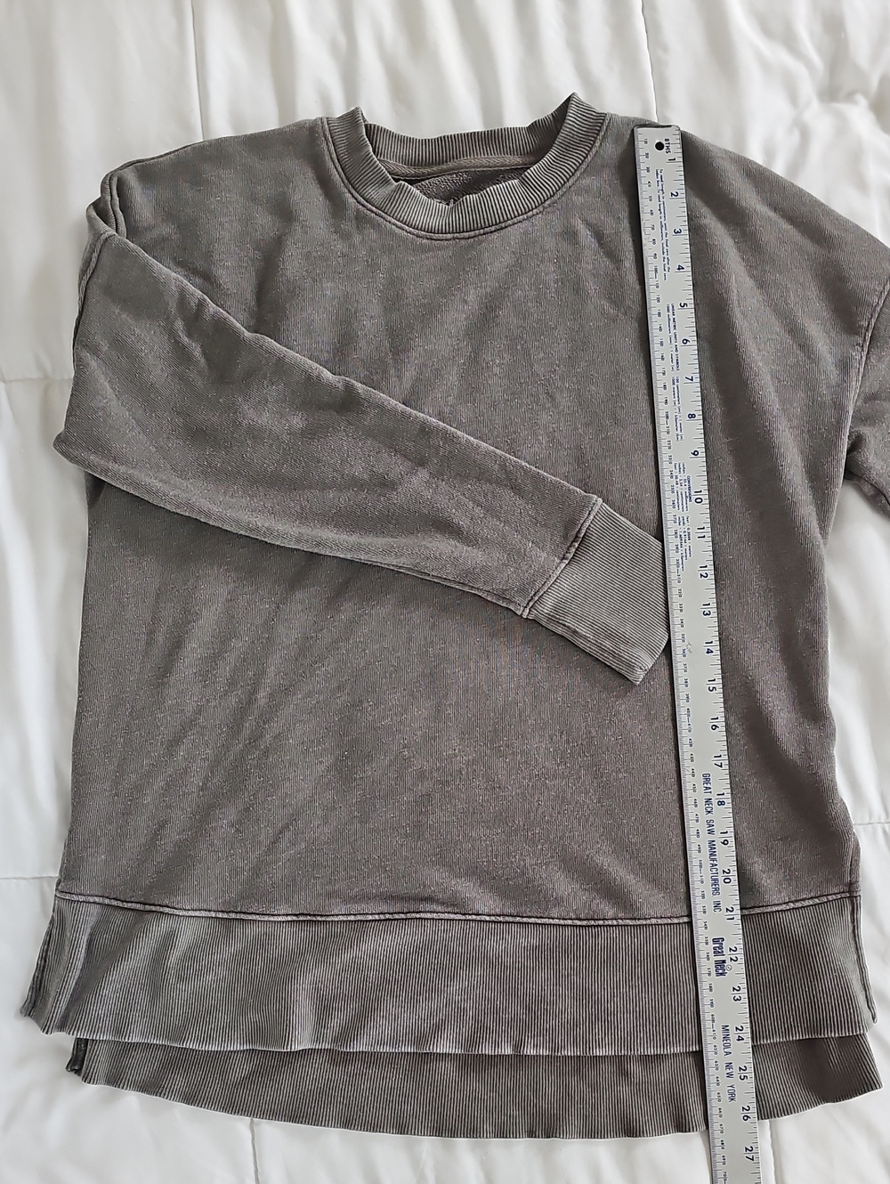 Time and Tru Women's Layered Hem Crewneck Sweater - Gray Taupe
